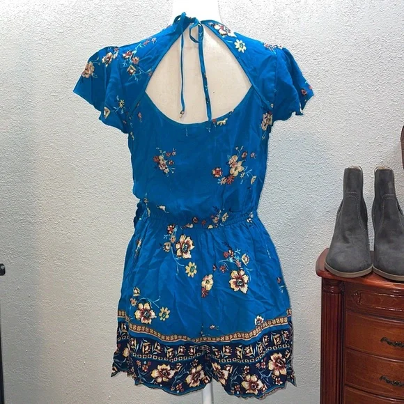 Faux Wrap romper with pockets! New without tags! Bohemian floral - Picture 3 of 6